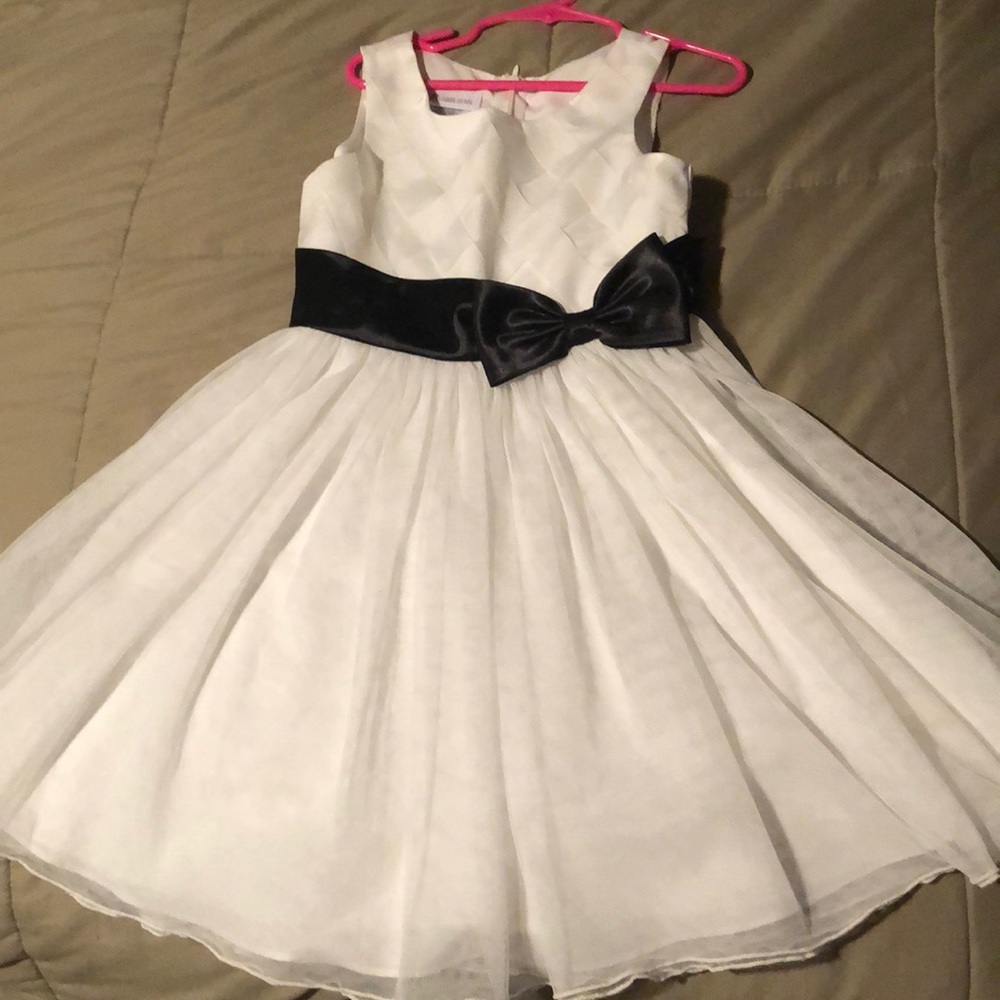 Girls dress white with black bow